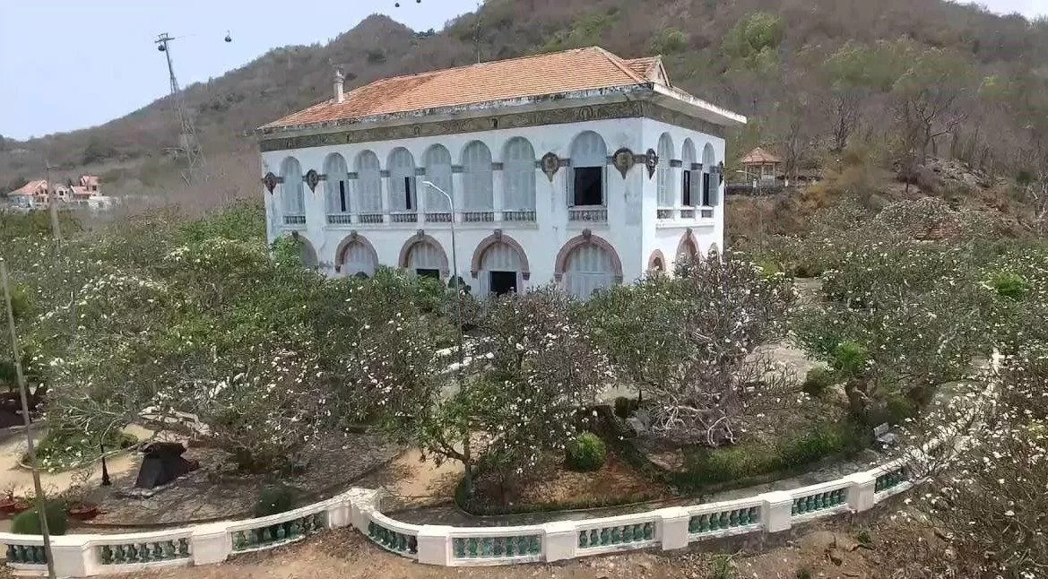 Những tán cây bao quanh Bạch Dinh tạo nên phong cảnh hài hòa gần gũi với thiên nhiên (Ảnh: Internet). Những tán cây bao quanh Bạch Dinh tạo nên phong cảnh hài hòa gần gũi với thiên nhiên (Ảnh: Internet).