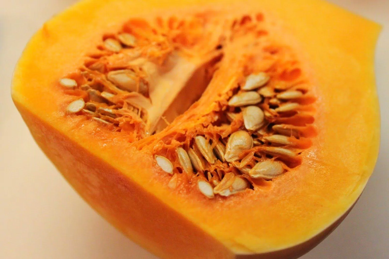 Bí ngô giúp làm đẹp da hiệu quả nhờ hàm lượng cao carotenoid và vitamin A,C. (Nguồn: Internet) Bí ngô giúp làm đẹp da hiệu quả nhờ hàm lượng cao carotenoid và vitamin A,C. (Nguồn: Internet)