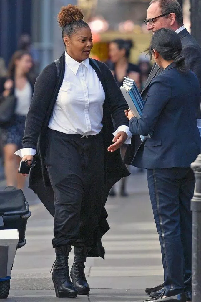 Nữ ca sĩ Janet Jackson chính là em gái của ông hoàng nhạc pop Michael Jackson (Ảnh: Internet). Nữ ca sĩ Janet Jackson chính là em gái của ông hoàng nhạc pop Michael Jackson (Ảnh: Internet).