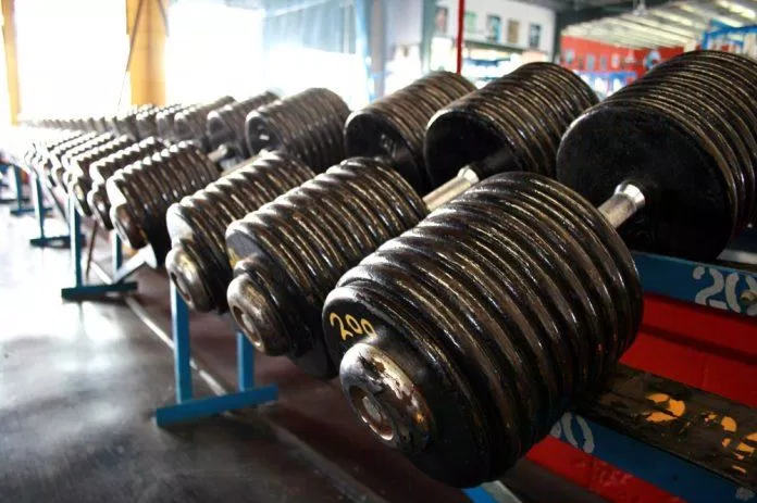 1RM là mức tạ nặng nhất mà bạn có thể nâng được duy nhất 1 lần (Ảnh: Internet). 1RM là mức tạ nặng nhất mà bạn có thể nâng được duy nhất 1 lần (Ảnh: Internet).