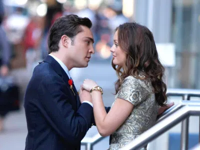 Gossip Girl là bộ phim được chuyển thể từ tiểu thuyết cùng tên của tác giả Cecily von Ziegesar (Ảnh: Internet). Gossip Girl là bộ phim được chuyển thể từ tiểu thuyết cùng tên của tác giả Cecily von Ziegesar (Ảnh: Internet).