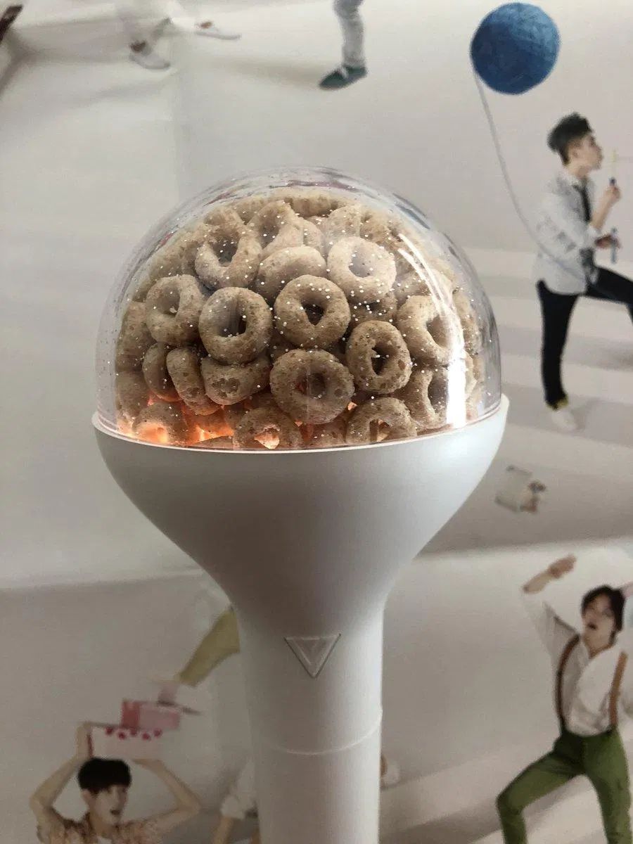 10 thứ kì lạ nhất mà fan của SEVENTEEN từng bỏ vào Caratbong 10 thứ kì lạ nhất mà fan của SEVENTEEN từng bỏ vào Caratbong caratbong caratbong lightstick KPOP nữ hoàng lightstick Seventeen SEVENTEEN lightstick