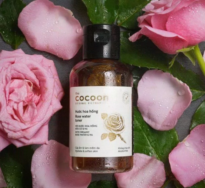 Toner Rose Water Toner của Cocoon laf sản phẩm Việt nhưng chất lượng không thua kém bất kỳ hãng nào (Nguồn: Internet) Toner Rose Water Toner của Cocoon laf sản phẩm Việt nhưng chất lượng không thua kém bất kỳ hãng nào (Nguồn: Internet)