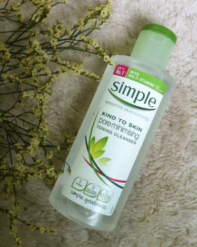 Với khả năng cấp ẩm tốt Toner Simple Kind To Skin Soothing Facial Toner nên mình rất ưng ý khi sử dụng (nguồn: Internet) Với khả năng cấp ẩm tốt Toner Simple Kind To Skin Soothing Facial Toner nên mình rất ưng ý khi sử dụng (nguồn: Internet)