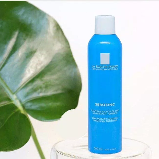 Xịt khoáng của La Roche-Posay giúp da được làm dịu nhanh chóng (Nguồn: Internet) Xịt khoáng của La Roche-Posay giúp da được làm dịu nhanh chóng (Nguồn: Internet)