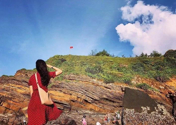 Bãi đá Cầu Mỵ - điểm check in hot nhất mùa hè này (nguồn: Internet)