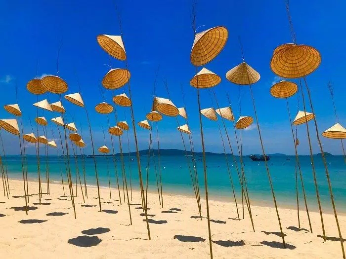 Các góc sống ảo siêu đẹp trên bãi biển Hồng Vàn (nguồn: Internet)