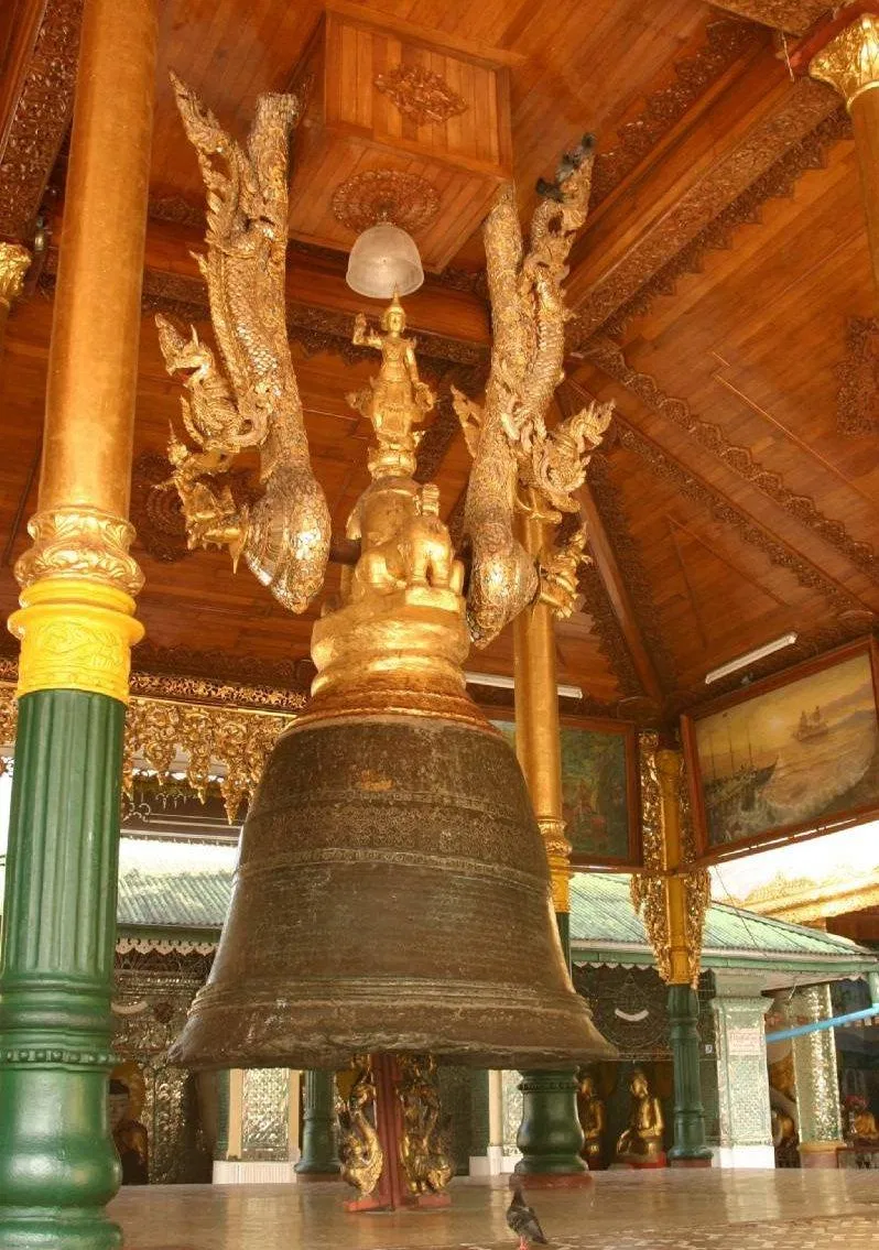 Chiếc chuông Singu Min nặng 23 tấn được trưng bày tại Sảnh Chuông (Ảnh: Internet). Chiếc chuông Singu Min nặng 23 tấn được trưng bày tại Sảnh Chuông (Ảnh: Internet).