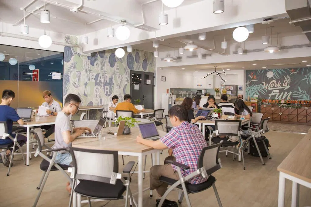 Khu vực bàn chuyên dụng tại CirCo. Nguồn: frontend.asia Khu vực bàn chuyên dụng tại CirCo. Nguồn: frontend.asia