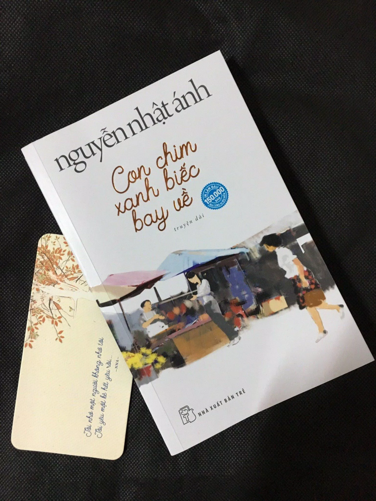Bìa cuốn sách Con Chim Xanh Biếc Bay Về. (Ảnh: BlogAnChoi)