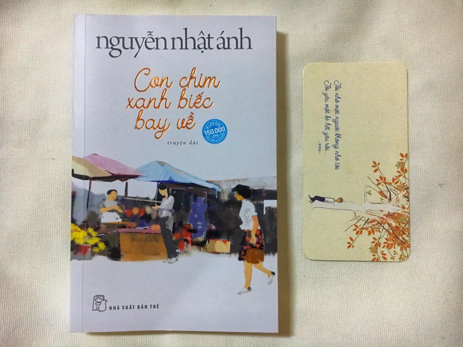 Bìa cuốn sách Con Chim Xanh Biếc Bay Về. (Ảnh: BlogAnChoi)