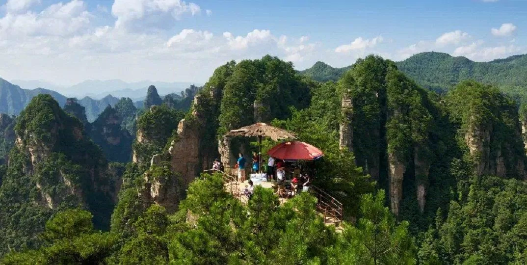 Khu vực Dương Gia Giới mới được phát triển không lâu nhưng cảnh quan cũng không hề kém cạnh các địa điểm khác (Ảnh: Internet). Khu vực Dương Gia Giới mới được phát triển không lâu nhưng cảnh quan cũng không hề kém cạnh các địa điểm khác (Ảnh: Internet).