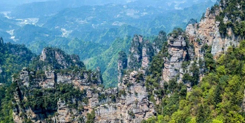 Bức "Trường Thành" bằng đá do tạo hóa nhào nặn nên tại Dương Gia Giới (Ảnh: Internet). Bức "Trường Thành" bằng đá do tạo hóa nhào nặn nên tại Dương Gia Giới (Ảnh: Internet).