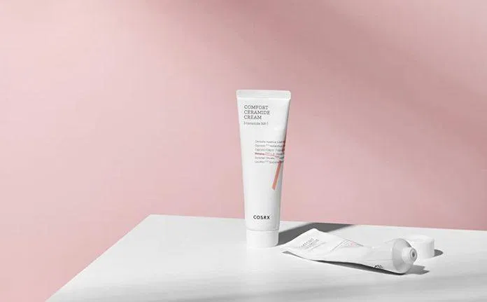 Cosrx Comfort Ceramide Cream chứa nhiều thành phần cấp ẩm, phục hồi da như Ceramide, chiết xuất rau má,...(Nguồn: BlogAnChoi)