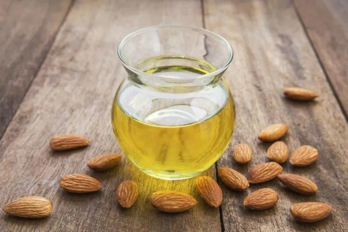 Dầu hạnh nhân rất giàu vitamin E. (Nguồn: Internet) Dầu hạnh nhân rất giàu vitamin E. (Nguồn: Internet)