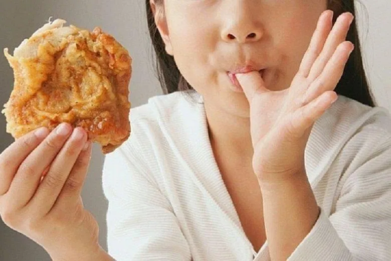 Chế độ ăn là một trong những yếu tố ảnh hưởng đến nguy cơ dậy thì sớm (Ảnh: Internet). Chế độ ăn là một trong những yếu tố ảnh hưởng đến nguy cơ dậy thì sớm (Ảnh: Internet).