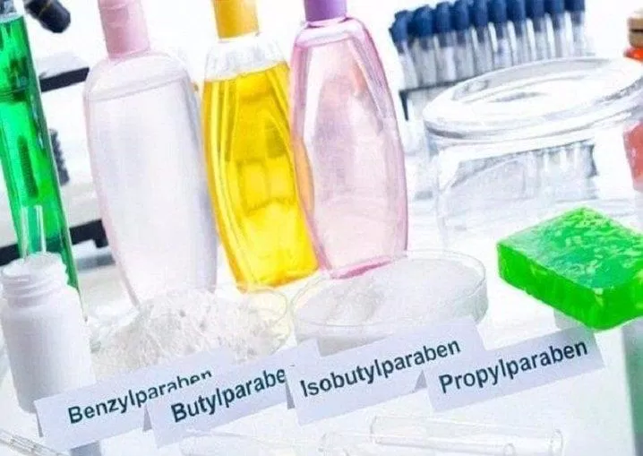 Một số hóa chất trong các loại mỹ phẩm có thể gây tình trạng dậy thì sớm (Ảnh: Internet). Một số hóa chất trong các loại mỹ phẩm có thể gây tình trạng dậy thì sớm (Ảnh: Internet).