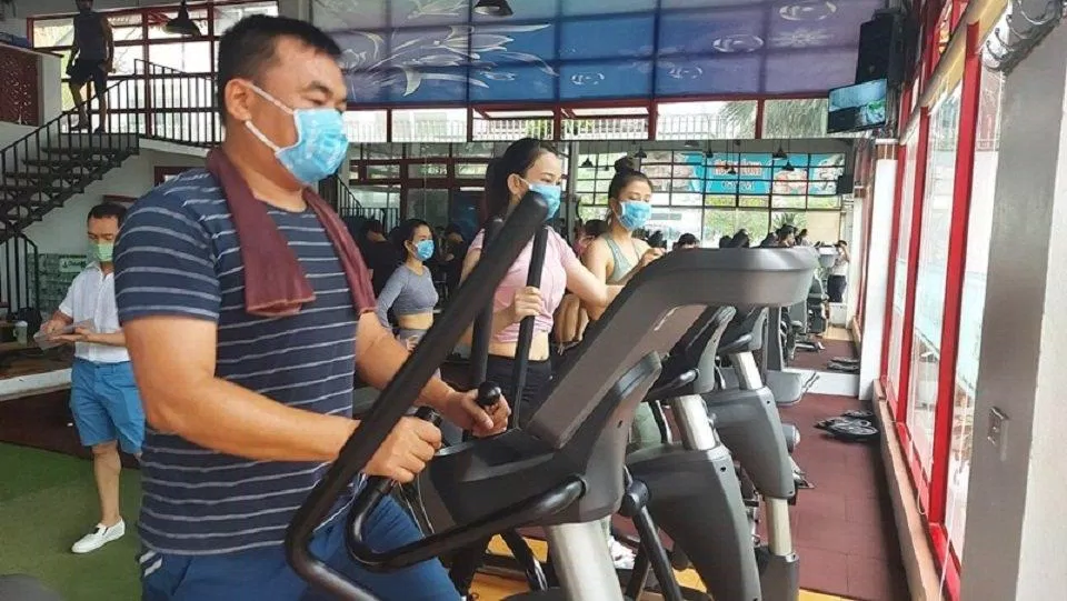 Nhiều người lo sợ rằng đeo khẩu trang sẽ gây hại nhiều hơn là lợi khi tập thể dục (Ảnh: Internet). Nhiều người lo sợ rằng đeo khẩu trang sẽ gây hại nhiều hơn là lợi khi tập thể dục (Ảnh: Internet).