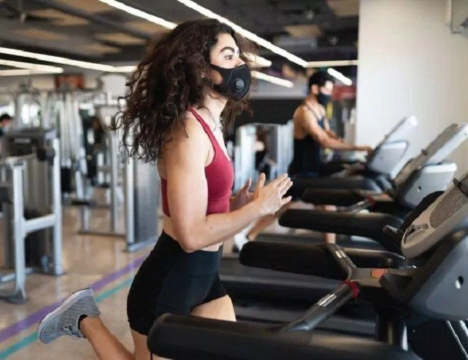 Liệu phòng tập gym có phải là môi trường nguy hiểm dễ lây lan dịch bệnh? (Ảnh: Internet).