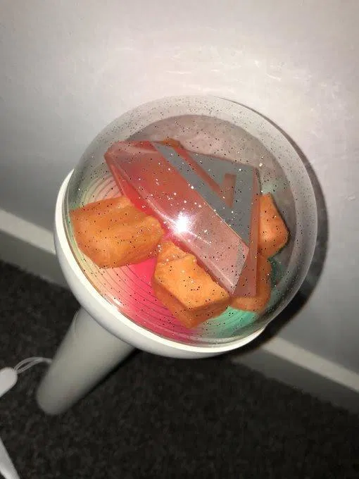 10 thứ kì lạ nhất mà fan của SEVENTEEN từng bỏ vào Caratbong 10 thứ kì lạ nhất mà fan của SEVENTEEN từng bỏ vào Caratbong caratbong caratbong lightstick KPOP nữ hoàng lightstick Seventeen SEVENTEEN lightstick