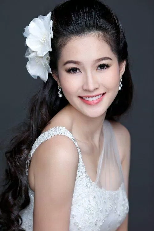 Hoa hậu Việt Nam 2012 sở hữu đôi mắt đúng chuẩn “mắt phượng mày ngài” mà người xưa hay gọi (Ảnh: Internet).