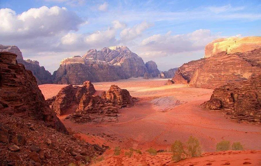 Khung cảnh này của Wadi Rum có gợi cho bạn về hình ảnh sao Hỏa trong phim không? (Ảnh: Internet). Khung cảnh này của Wadi Rum có gợi cho bạn về hình ảnh sao Hỏa trong phim không? (Ảnh: Internet).
