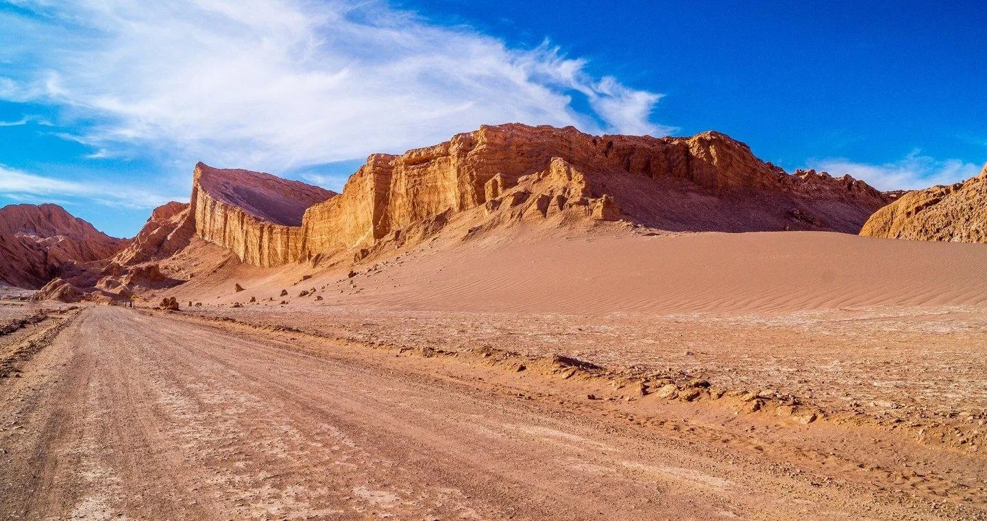 Sa mạc Atacama là nơi khô hạn nhất hành tinh, nhưng nhờ thế lại có cảnh quan độc nhất vô nhị (Ảnh: Internet). Sa mạc Atacama là nơi khô hạn nhất hành tinh, nhưng nhờ thế lại có cảnh quan độc nhất vô nhị (Ảnh: Internet).