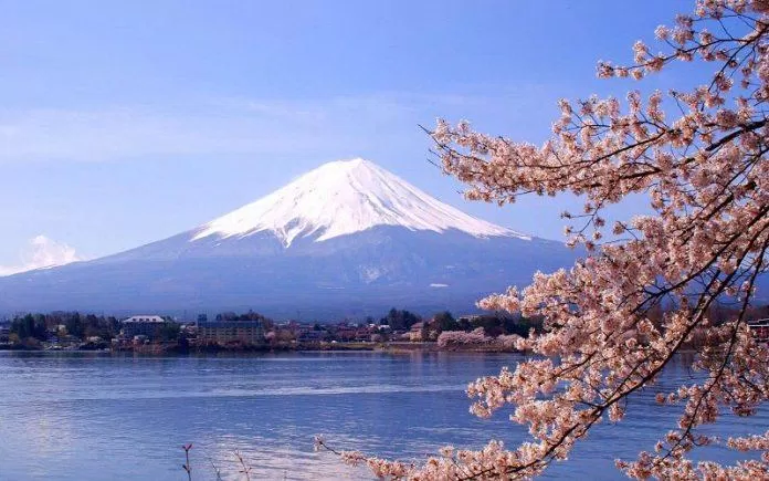 Nhật Bản nổi tiếng là đất nước phát triển cao nhưng vẫn giữ được những cảnh quan thiên nhiên rất thơ mộng và hấp dẫn (Ảnh: Internet).