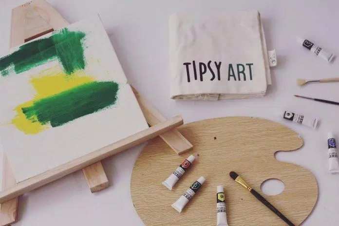 Tipsy Art là nơi để bạn tha hồ "vấy bẩn" cùng cọ vẽ và màu sắc (Ảnh: Internet).