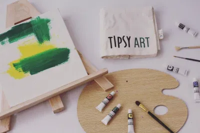 Tipsy Art là nơi để bạn tha hồ "vấy bẩn" cùng cọ vẽ và màu sắc (Ảnh: Internet). Tipsy Art là nơi để bạn tha hồ "vấy bẩn" cùng cọ vẽ và màu sắc (Ảnh: Internet).