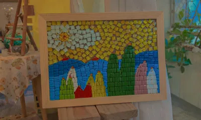 Bức tranh mosaic được tạo ra từ các miếng ghép nhiều màu sặc sỡ (Ảnh: Internet). Bức tranh mosaic được tạo ra từ các miếng ghép nhiều màu sặc sỡ (Ảnh: Internet).