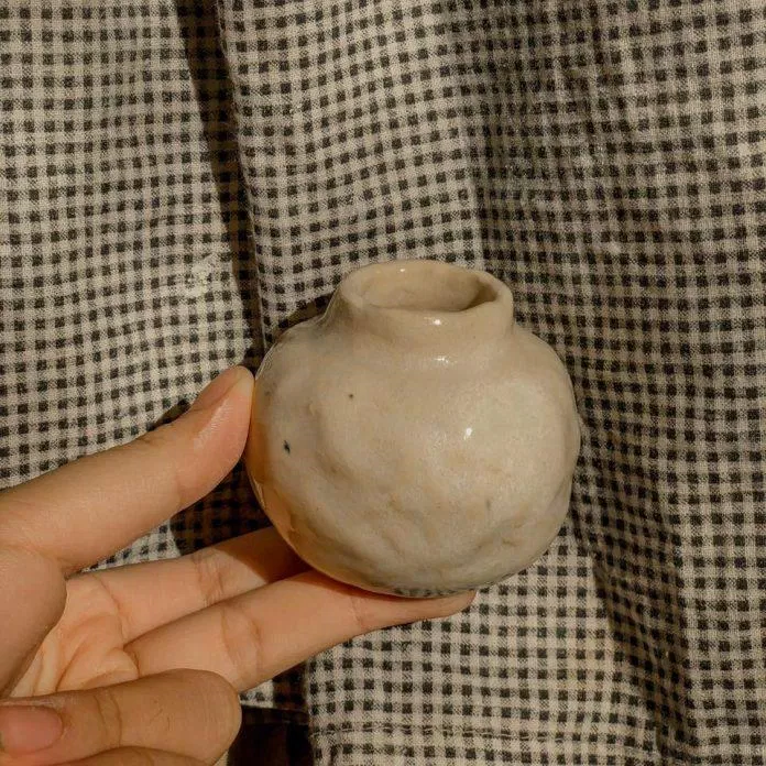 Một chiếc lọ nhỏ xinh được làm tại Toòng Teng Ceramic, trông cũng rất "ra gì" đấy chứ! (Ảnh: Internet).