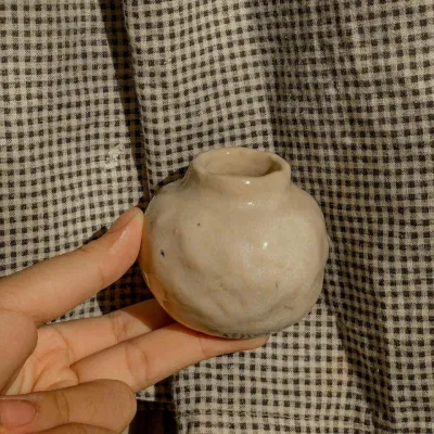 Một chiếc lọ nhỏ xinh được làm tại Toòng Teng Ceramic, trông cũng rất "ra gì" đấy chứ! (Ảnh: Internet). Một chiếc lọ nhỏ xinh được làm tại Toòng Teng Ceramic, trông cũng rất "ra gì" đấy chứ! (Ảnh: Internet).