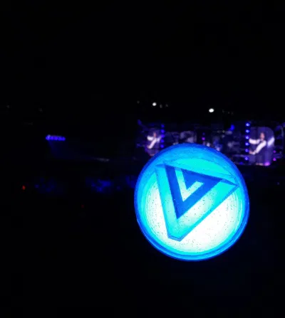 Đổi màu để cổ vũ GFriend (Nguồn: stardustshua/twitter)