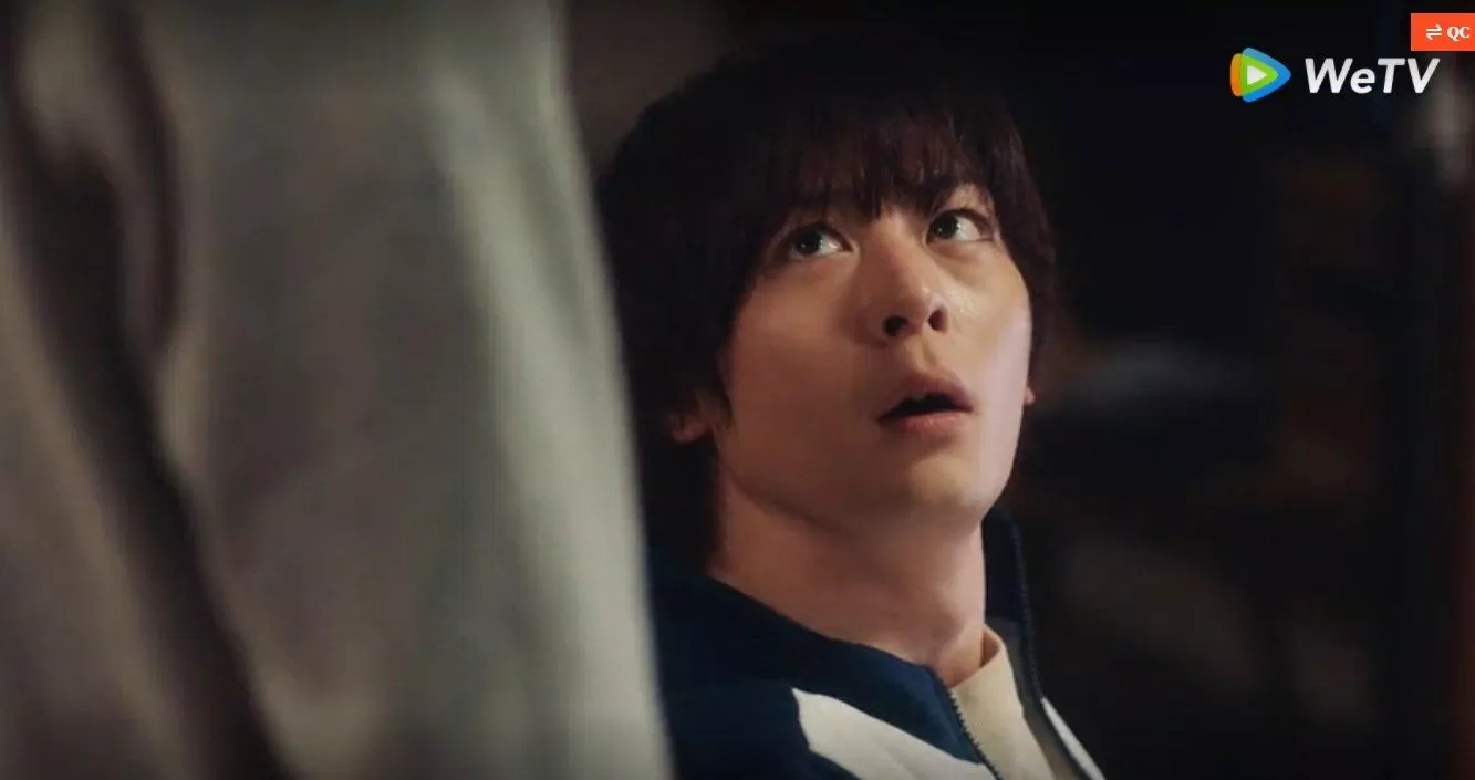 Gương mặt sửng sốt của nam chính khi biết em trai mình có người tỏ tình (ảnh: BlogAnChoi)