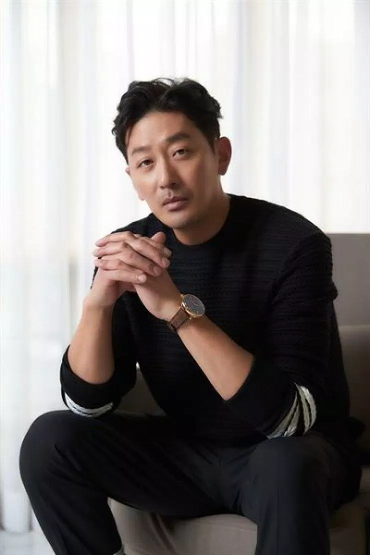 Ha Jung Woo "hành hiệp trượng nghĩa" tận tay truy bắt tội phạm. (Nguồn: Internet)