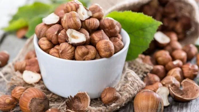 Bổ sung hạt phỉ thường xuyên giúp phòng ngừa được ung thư và nuôi dưỡng da, tóc khỏe mạnh. (Nguồn: Internet) Bổ sung hạt phỉ thường xuyên giúp phòng ngừa được ung thư và nuôi dưỡng da, tóc khỏe mạnh. (Nguồn: Internet)