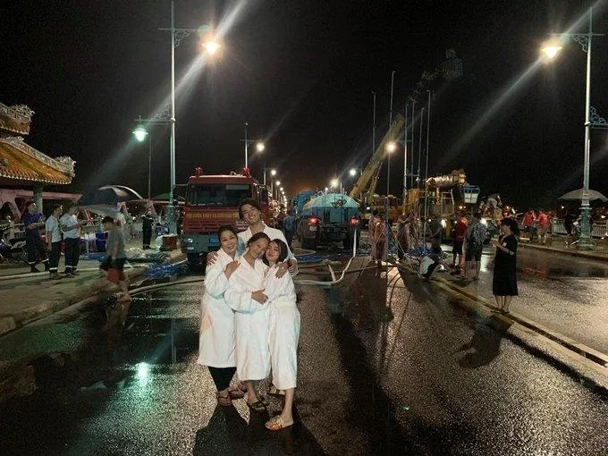 Hậu trường ba chị em nhà Lý gia. (Ảnh: Internet).