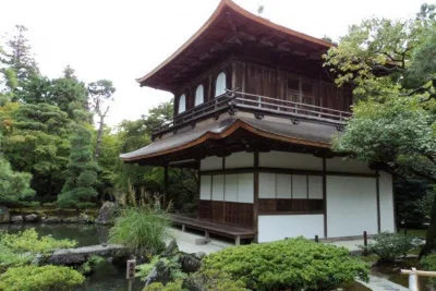 Lầu Bạc Ginkakuji là nơi tĩnh lặng và thanh bình rất thích hợp để đi dạo vào sáng sớm (Ảnh: Internet). Lầu Bạc Ginkakuji là nơi tĩnh lặng và thanh bình rất thích hợp để đi dạo vào sáng sớm (Ảnh: Internet).