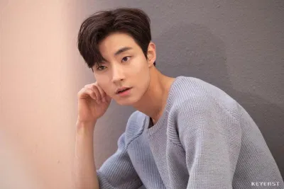 Hwang In Yeop sở hữu đôi mắt một mí vừa đẹp vừa thu hút. (Nguồn: Internet)