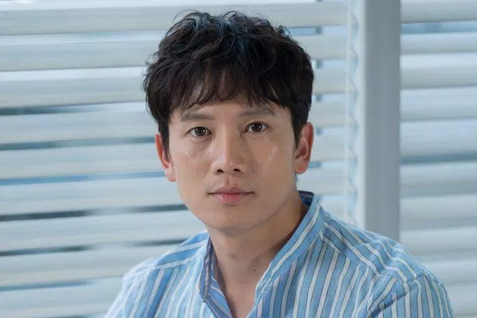 Ji Sung tạm dừng diễn xuất và nhập ngũ vào tháng 6 năm 2005. (Nguồn: Internet)