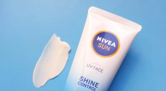 Kem chống nắng Nivea UV Face Shine Control SPF 50 (Nguồn: Internet).