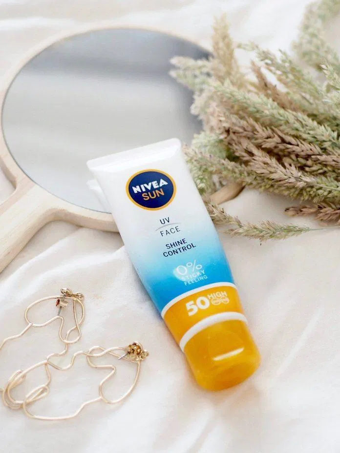Kem chống nắng Nivea UV Face Shine Control hỗ trợ kiềm dầu hiệu quả (Nguồn: Internet).