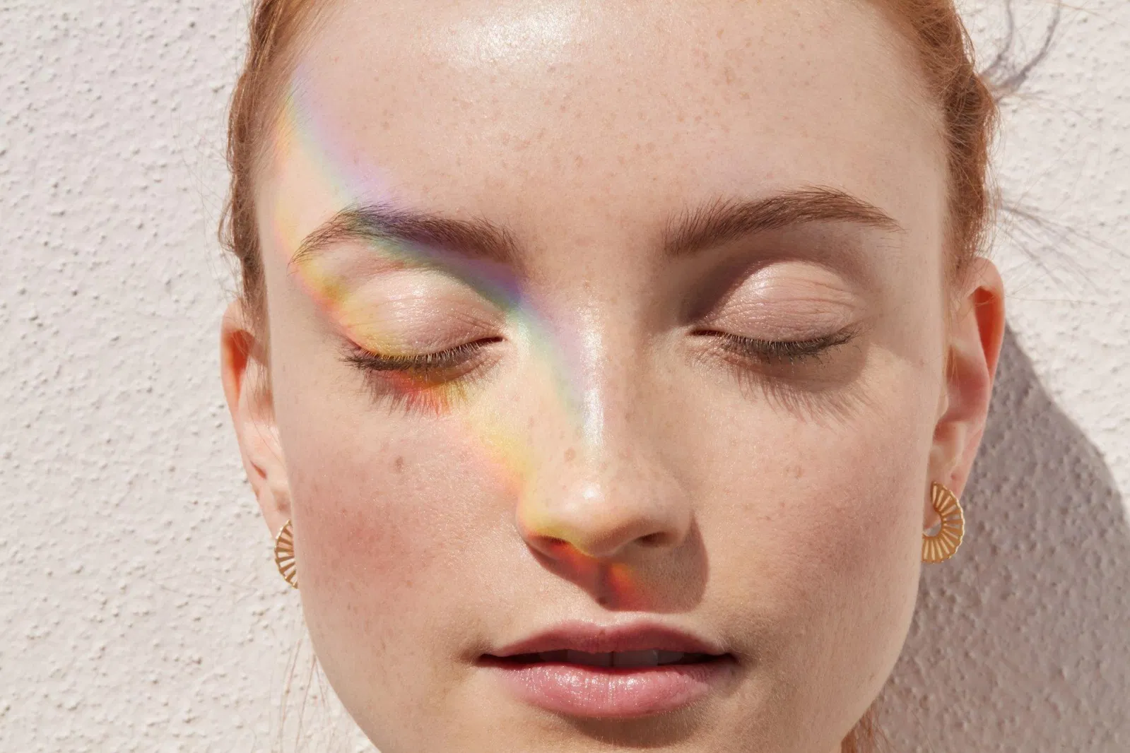 Làn da treatment thường nhạy cảm hơn với anh nắng mặt trời nên cần được bảo vệ cẩn thận hơn (Nguồn: Internet).