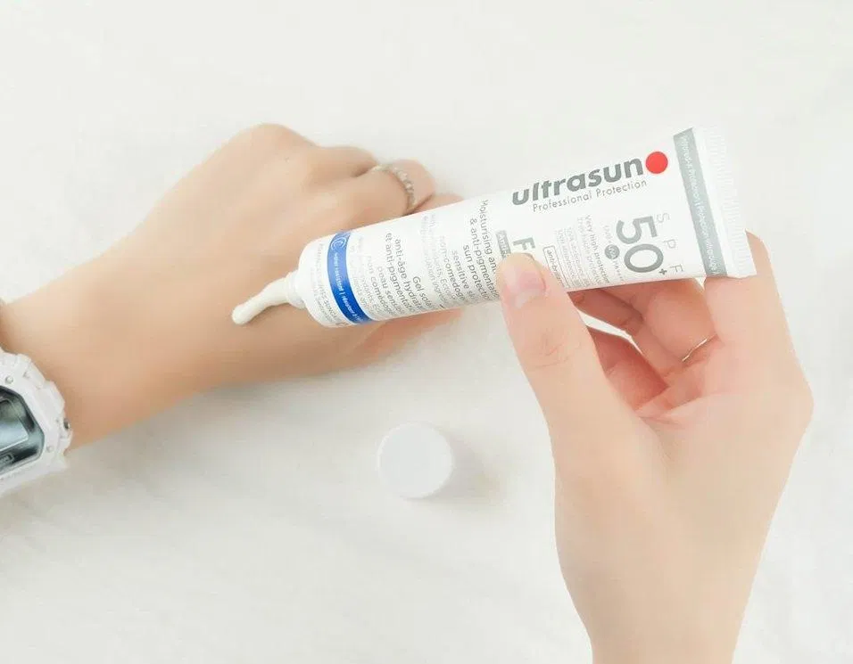 Kem chống nắng Ultrasun Face Ant Age Anti-Pigmentation làm sáng da, chống sự hình thành hắc sắc tố (Ảnh: Internet) Kem chống nắng Ultrasun Face Ant Age Anti-Pigmentation làm sáng da, chống sự hình thành hắc sắc tố (Ảnh: Internet)