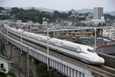 Tàu siêu tốc Shinkansen là phương tiện được nhiều du khách ưa thích tại Nhật Bản (Ảnh: Internet). Tàu siêu tốc Shinkansen là phương tiện được nhiều du khách ưa thích tại Nhật Bản (Ảnh: Internet).