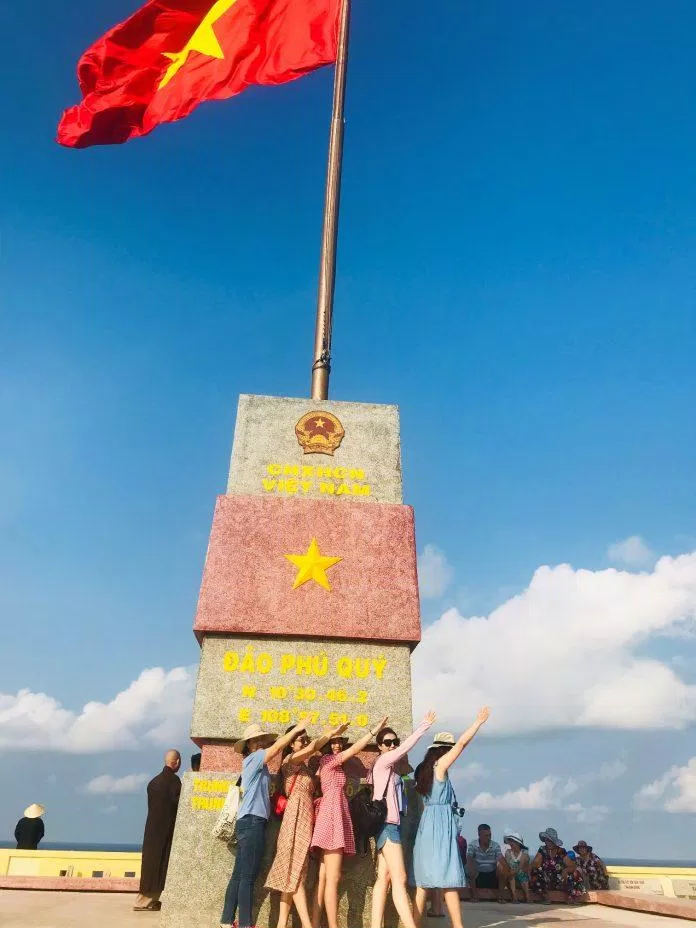 Cột cờ Phú Quý