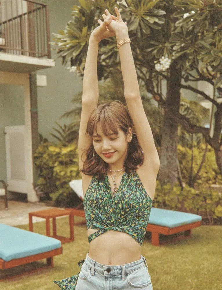 Một chiếc short jeans cạp cao cùng áo crop top là một lựa chọn tuyệt vời cho mùa hè (Nguồn: Internet) Một chiếc short jeans cạp cao cùng áo crop top là một lựa chọn tuyệt vời cho mùa hè (Nguồn: Internet)