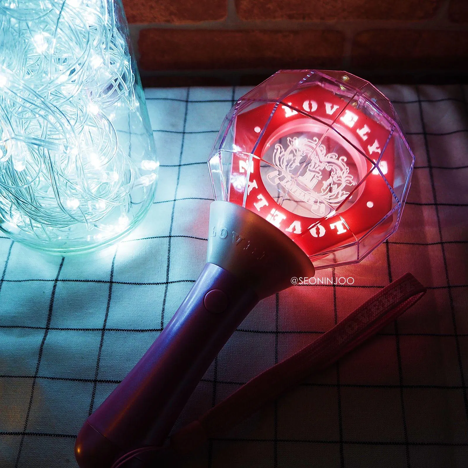 69 lightstick có thời gian chiếu sáng dài nhất KPOP. Nhà bạn đứng thứ bao nhiêu? (G)I-DLE 2PM AB6IX Abyeolbong Agabong Angelbong AOA Apink April Armybomb ASTRO ASTRO Robongie ATEEZ B1A4 Bamhaneulbong Banditbong Bangbong Bbyongbong BIGBANG Black Pink Block B Bo ong BoA BTOB BTS Byeolbitbong Byeolbong Byeollangbong CandybongZ caratbong Chanttobong Cherry Bullet Cherrygun Chiyeolbong Chungha CIX cosmic girls Danibong Dearmybong Eribong EXO GFRIEND Golden Child GOT7 Ha Sung Woon Haengbong Hallabong Highlight Honeybong Hwang Chiyeul IkeTtaIrangie iKON Infinite IU IZ*ONE JBJ95 Jeong Sewoon Jigubong Jung Seung Hwan k.will Kang Daniel Kebongie Kim Jaehwan Kimmanbong Kkulbong Konbat Lee Chan Won Lee Jin Hyuk Lightiny lightstick Lovbong lovelyz Mamamoo Merrybong Meummwonbomb Mikebong Miyabong Moabong MOMOLAND Monfoongie Monsta X Moobong myname Nablebong Nachimbong Napalbong NCT Neverbong NUEST Oh My Girl Ong Seong Wu Pandabong Park Ji Hoon Pentagon Ppoobong Ppyongibong Red Velvet Robongie Runbong Samuel Sarangnibong Saseumbong Seventeen SF9 Shatingstar SHINee SNSD Stray kids Sunmi Super Junior Superbong SuperM Taebongie Taesaja Teen Top TVXQ Twice TXT Up10tion USbong Vbong Vickeybong VICTON VIXX VIXX Byeolbitbong Wanna One Winbong Windeugaebi Winglight Wujujeongbong Yeobong Yunibong