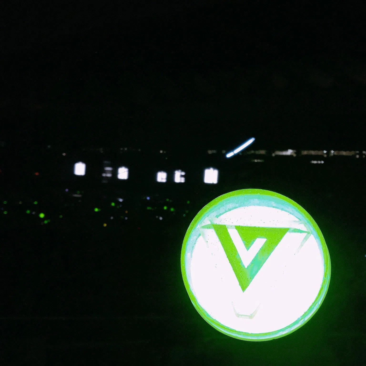 Caratbong đổi màu xanh cổ vũ cho NCT (Nguồn: stardustshua/twitter)